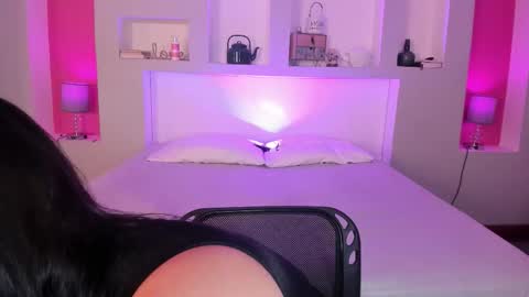 Snapshot of _sofiamiller chatting on September 18, 12:18 pm Sofia Miller online show from September 18, 12:18 pm