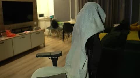 OLIVERpvt is open online show from January 15, 12:10 pm