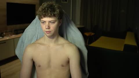 OLIVERpvt is open online show from February 3, 3:04 am