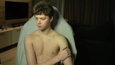 OLIVERpvt is open online show from February 14, 3:03 am