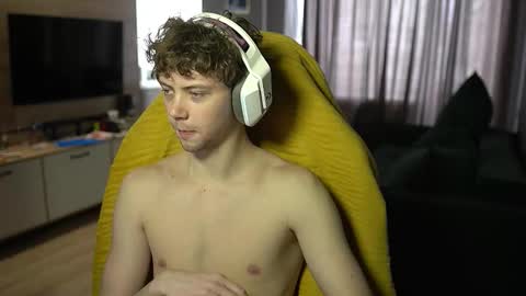 OLIVERpvt is open online show from March 8, 8:18 am