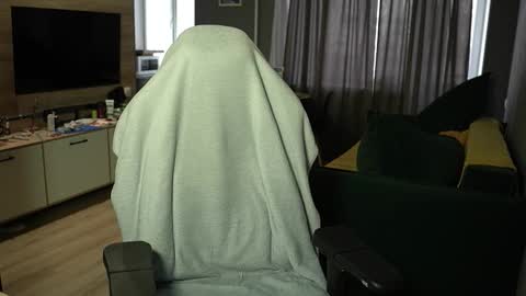 OLIVERpvt is open online show from March 20, 1:05 pm