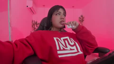 V E N U S online show from December 16, 8:20 am