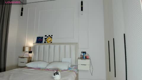 SoYeon online show from April 13, 10:37 pm