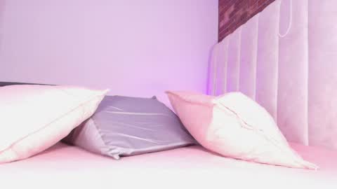 susy online show from April 22, 3:09 am