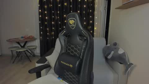 Snapshot of _stager_ chatting on December 14, 4:29 am MARKPVT IS OPEN online show from December 14, 4:29 am