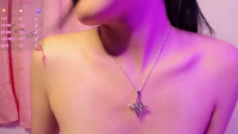 Snapshot of _strawberrycream chatting on December 23, 2:35 am Angela   online show from December 23, 2:35 am