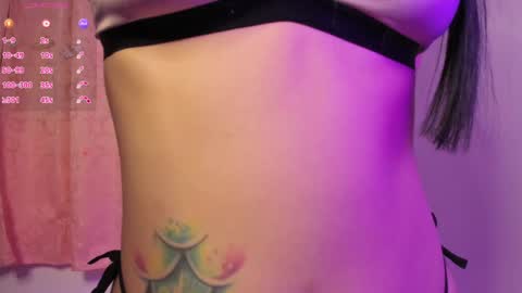 Snapshot of _strawberrycream chatting on January 4, 2:35 am Angela   online show from January 4, 2:35 am