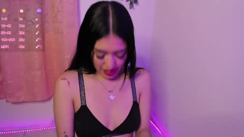 Snapshot of _strawberrycream chatting on January 8, 2:35 am Angela   online show from January 8, 2:35 am