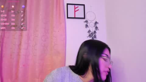 Snapshot of _strawberrycream chatting on January 21, 10:30 pm Angela   online show from January 21, 10:30 pm