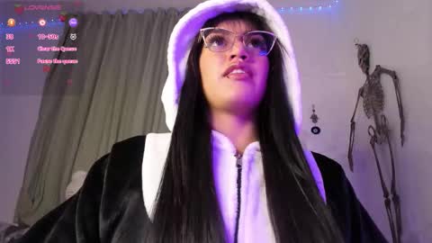 Snapshot of _strawberrycream chatting on October 29, 2:47 am Angela   online show from October 29, 2:47 am