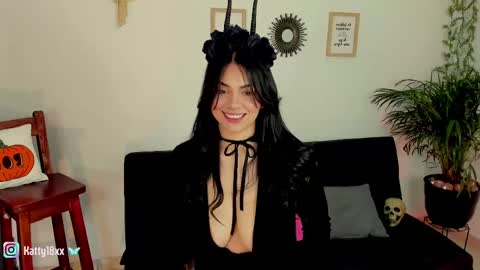 Snapshot of _sweet_kitty1 chatting on October 31, 2:40 pm online show from October 31, 2:40 pm