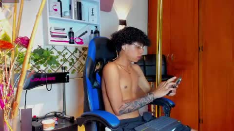 Snapshot of _taylor_black chatting on May 5, 8:17 pm Taylor online show from May 5, 8:17 pm
