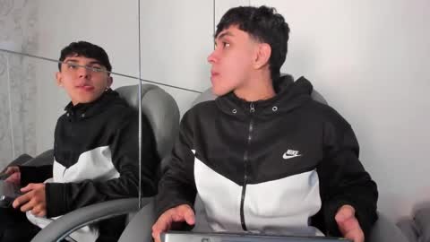 _taylorblack online show from April 8, 11:32 am