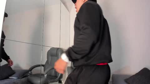 _taylorblack online show from April 9, 11:37 am