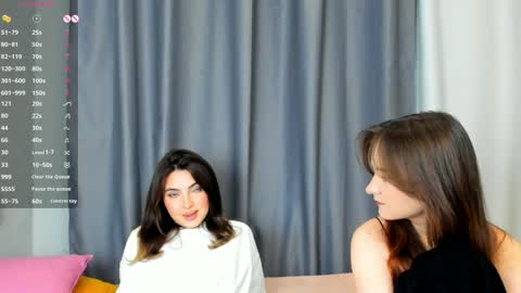 Snapshot of _teona_ann_for_you_ chatting on December 4, 6:33 am Teona and Annred hair online show from December 4, 6:33 am
