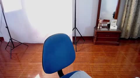 _the_dark_side_of_the_moon_ online show from February 16, 9:27 pm