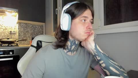 Snapshot of _torfin_ chatting on December 9, 12:23 am _torfin_ online show from December 9, 12:23 am