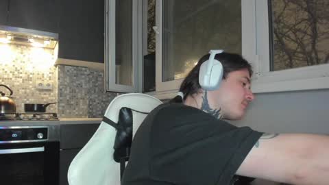 Snapshot of _torfin_ chatting on December 15, 10:47 pm _torfin_ online show from December 15, 10:47 pm