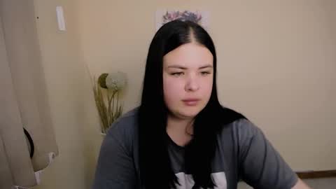 Snapshot of _trisha_li chatting on September 17, 1:13 pm Trisha online show from September 17, 1:13 pm