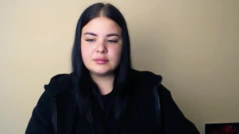 Snapshot of _trisha_li chatting on October 8, 10:46 am Trisha online show from October 8, 10:46 am