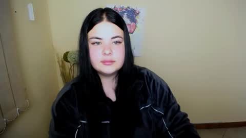 Snapshot of _trisha_li chatting on October 20, 11:54 am Trisha online show from October 20, 11:54 am