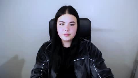 Snapshot of _trisha_li chatting on October 23, 11:53 am Trisha online show from October 23, 11:53 am