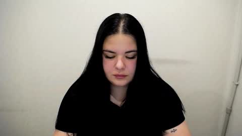 Snapshot of _trisha_li chatting on October 27, 2:43 pm Trisha online show from October 27, 2:43 pm