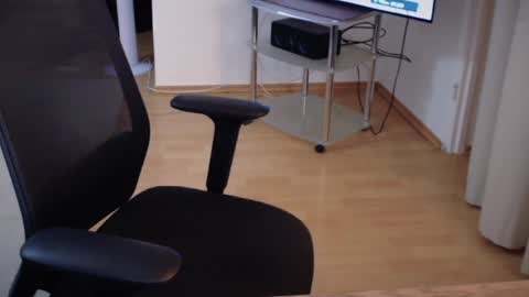 _trythis_ online show from December 6, 12:23 am