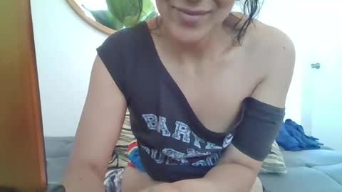 _tutti_frutti_ online show from April 23, 9:17 pm