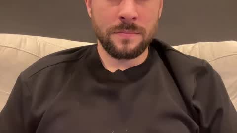 Snapshot of _ur_happy_meal chatting on January 2, 6:34 pm DJ online show from January 2, 6:34 pm