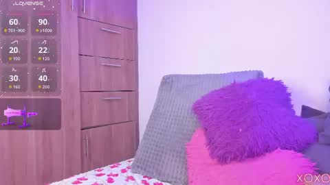 Snapshot of _urcutekitty chatting on June 12, 3:05 am online show from June 12, 3:05 am