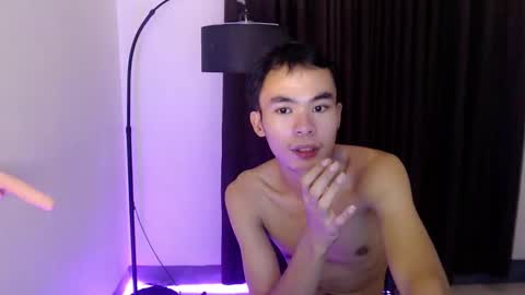 Snapshot of _urhotjessie_ chatting on December 14, 11:59 am jessie online show from December 14, 11:59 am