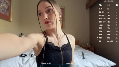 Snapshot of _velvetty_ chatting on May 10, 6:24 pm Velvet online show from May 10, 6:24 pm