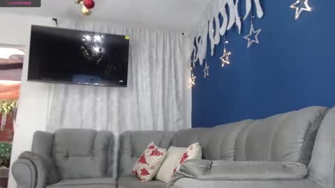 Snapshot of _veronica_tits chatting on December 10, 9:43 pm Veronica online show from December 10, 9:43 pm