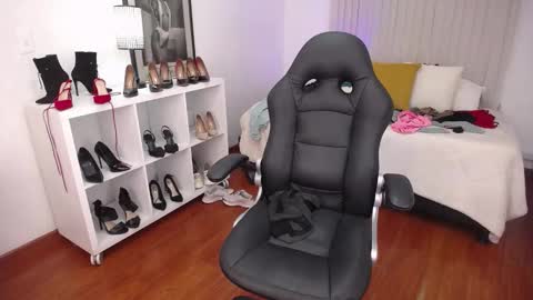 Snapshot of _victoria_collins chatting on December 17, 3:49 pm Sol online show from December 17, 3:49 pm