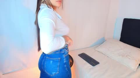 Victoria Fox online show from February 6, 10:35 pm