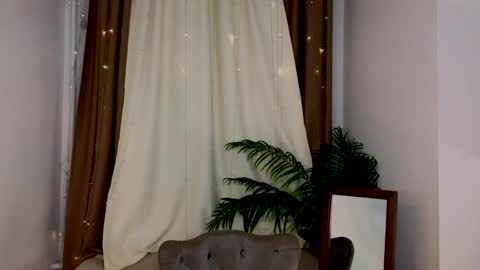 Violet online show from December 5, 2:42 am