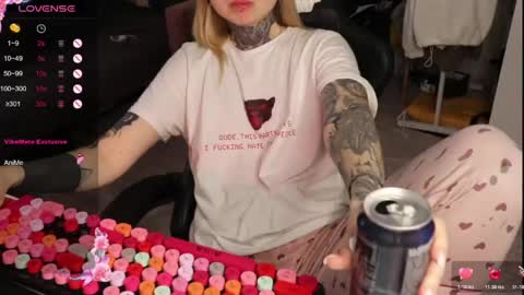 Alis online show from April 22, 1:56 pm