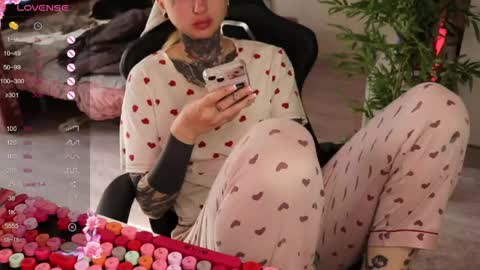 Snapshot of _viv1an_ chatting on May 6, 1:49 pm Alis online show from May 6, 1:49 pm