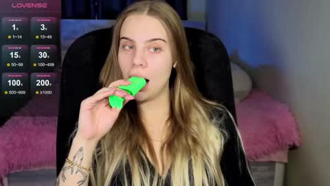 Snapshot of _wednesday_addams_ chatting on October 22, 11:32 am Vera online show from October 22, 11:32 am