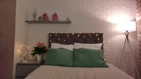 Snapshot of _wendydarling_ chatting on May 8, 1:44 am Wendy online show from May 8, 1:44 am