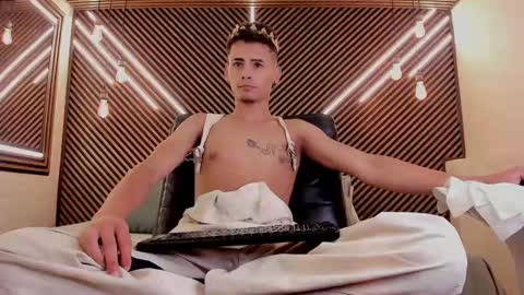 Snapshot of _white_fox_ chatting on February 11, 4:33 am white fox online show from February 11, 4:33 am