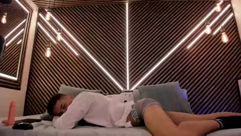 Snapshot of _white_fox_ chatting on February 12, 5:58 am white fox online show from February 12, 5:58 am