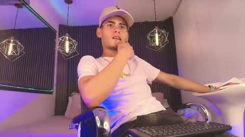 Snapshot of _white_fox_ chatting on September 18, 9:39 pm white fox online show from September 18, 9:39 pm