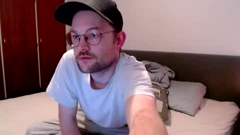 _whoisthatguy_ online show from February 1, 12:48 pm