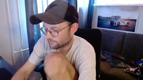 _whoisthatguy_ online show from May 27, 5:21 pm