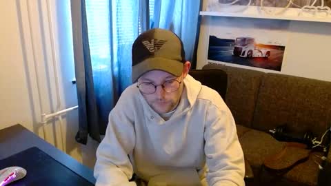 _whoisthatguy_ online show from June 7, 12:42 pm