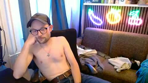 _whoisthatguy_ online show from July 7, 4:00 pm