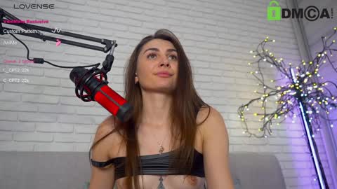 Snapshot of _wild_berry chatting on February 6, 10:21 pm Lily online show from February 6, 10:21 pm